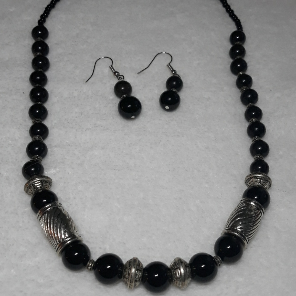 Black stone and silver accent necklace & earrings - Picture 1 of 9